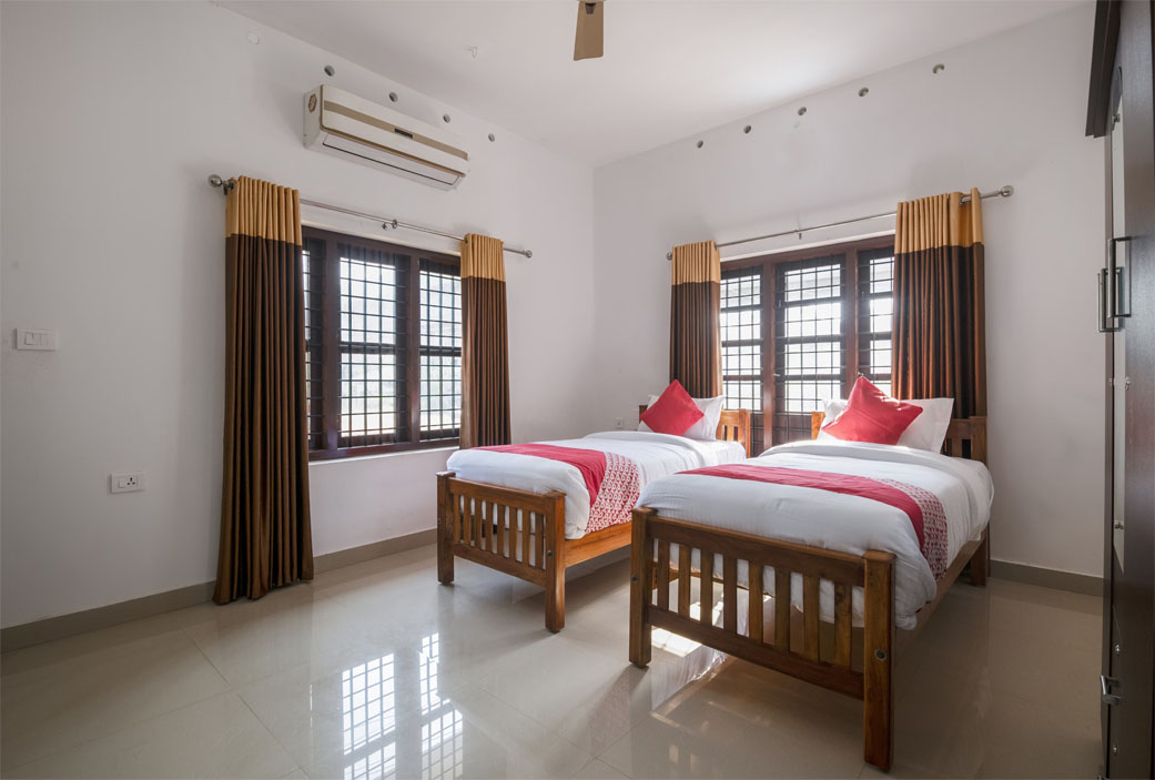 Houseboat Packages in Kerala for Day Cruise Family